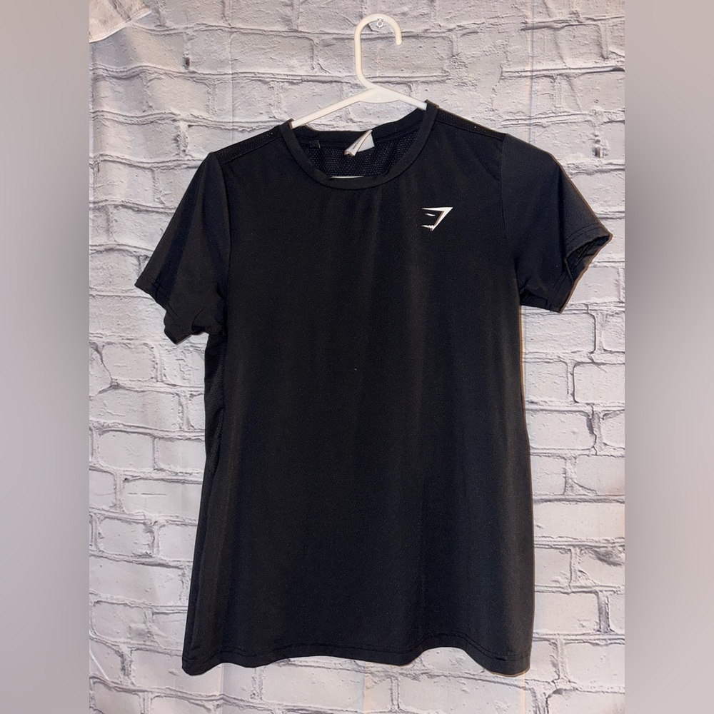 Black Gymshark workout shirt